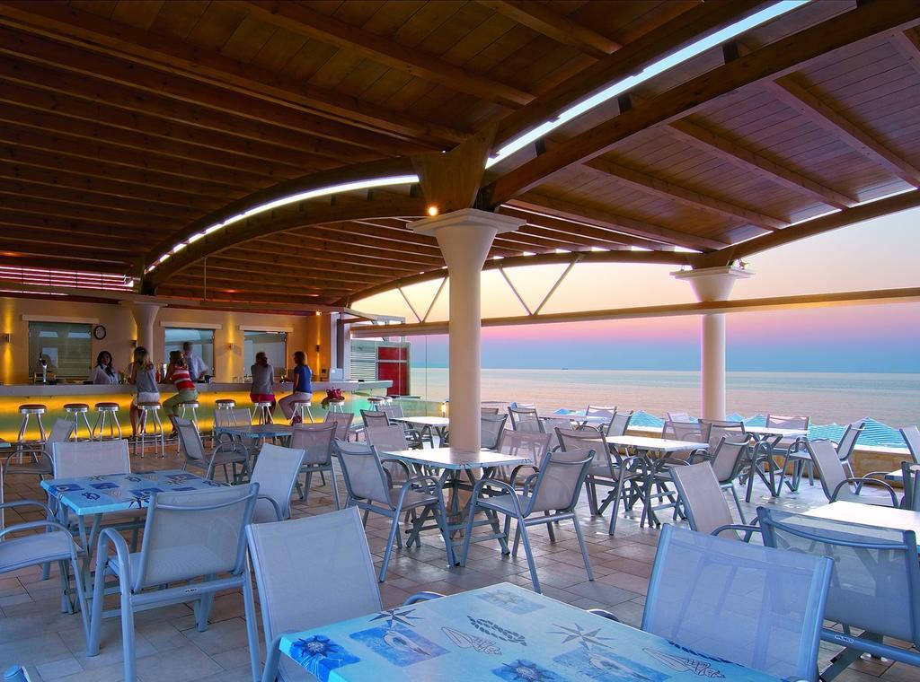Eva Bay Hotel On The Beach - Adults Only Adelianos Kampos Exteriör bild